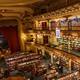 Ein großer Bücherladen im Barrio Norte, der früher ein Theater war
